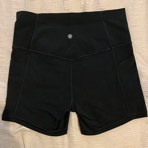 Athleta Salutation Stash Pocket II 5” Short